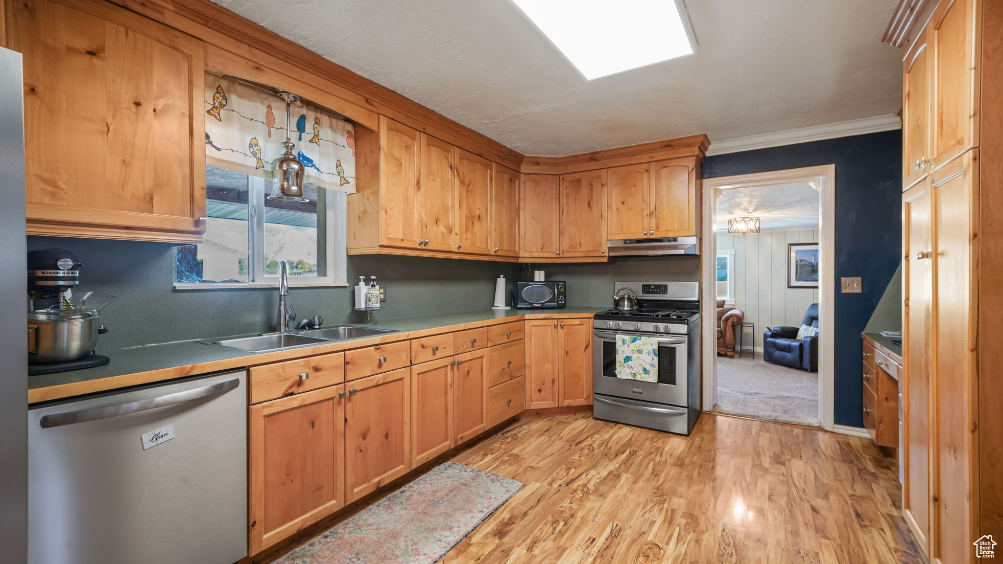 530 W MAPLE ST