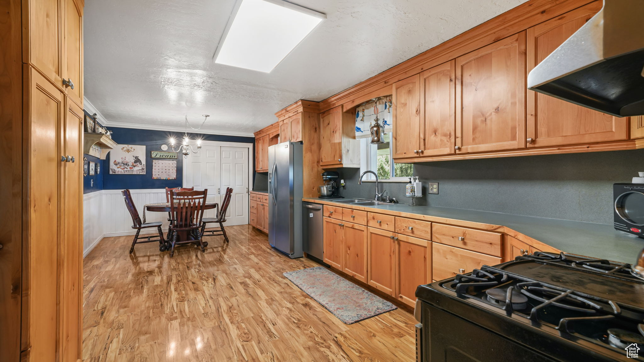 530 W MAPLE ST