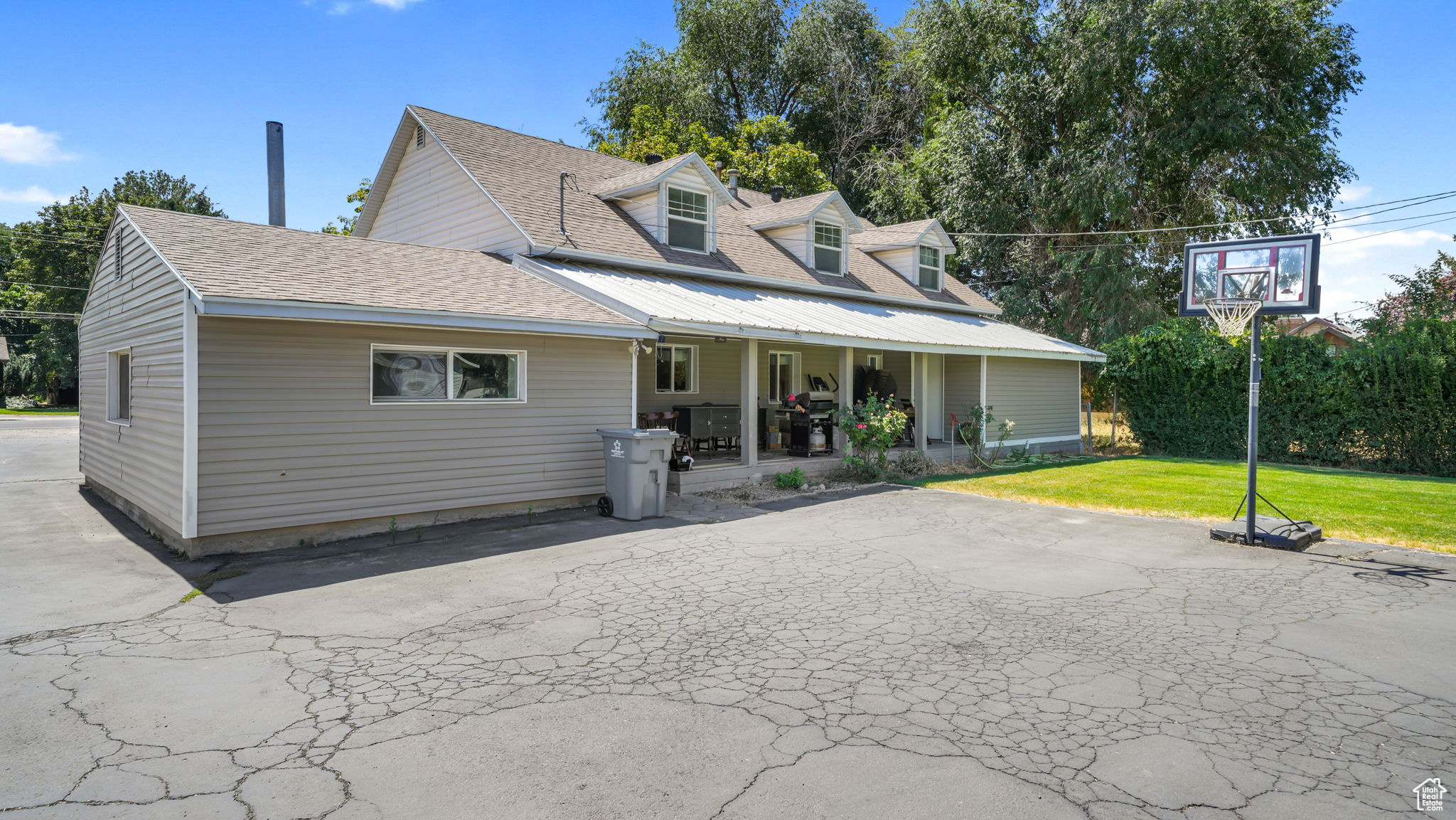 530 W MAPLE ST