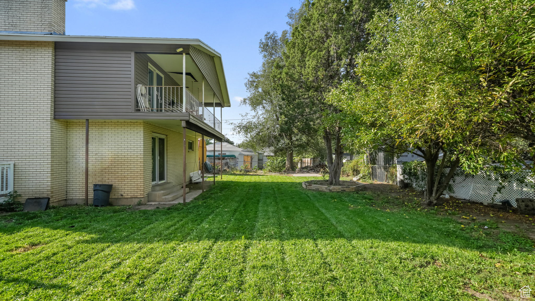 2065 ROBINS AVE