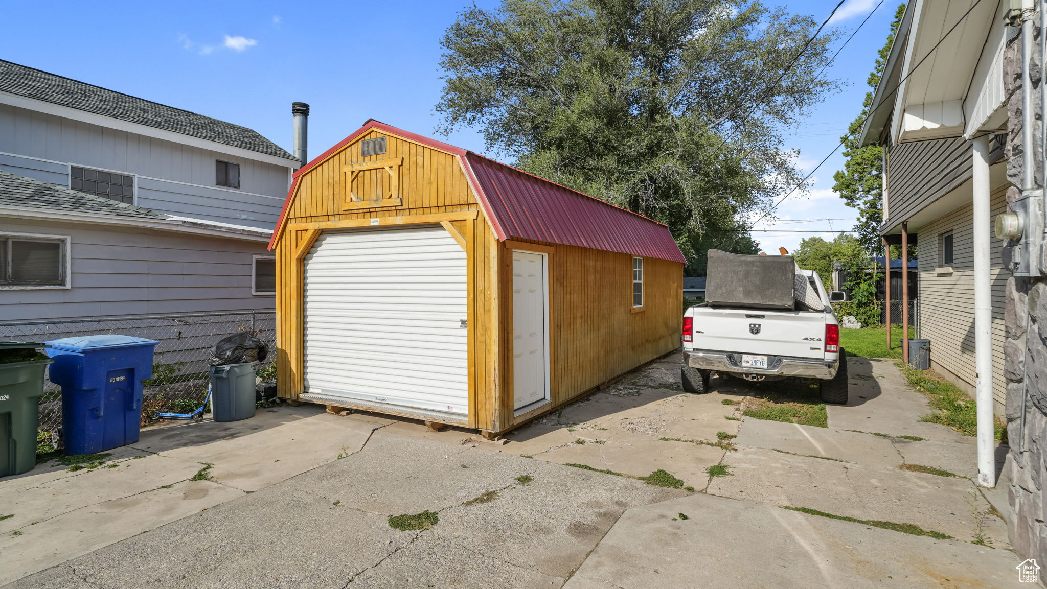 2065 ROBINS AVE