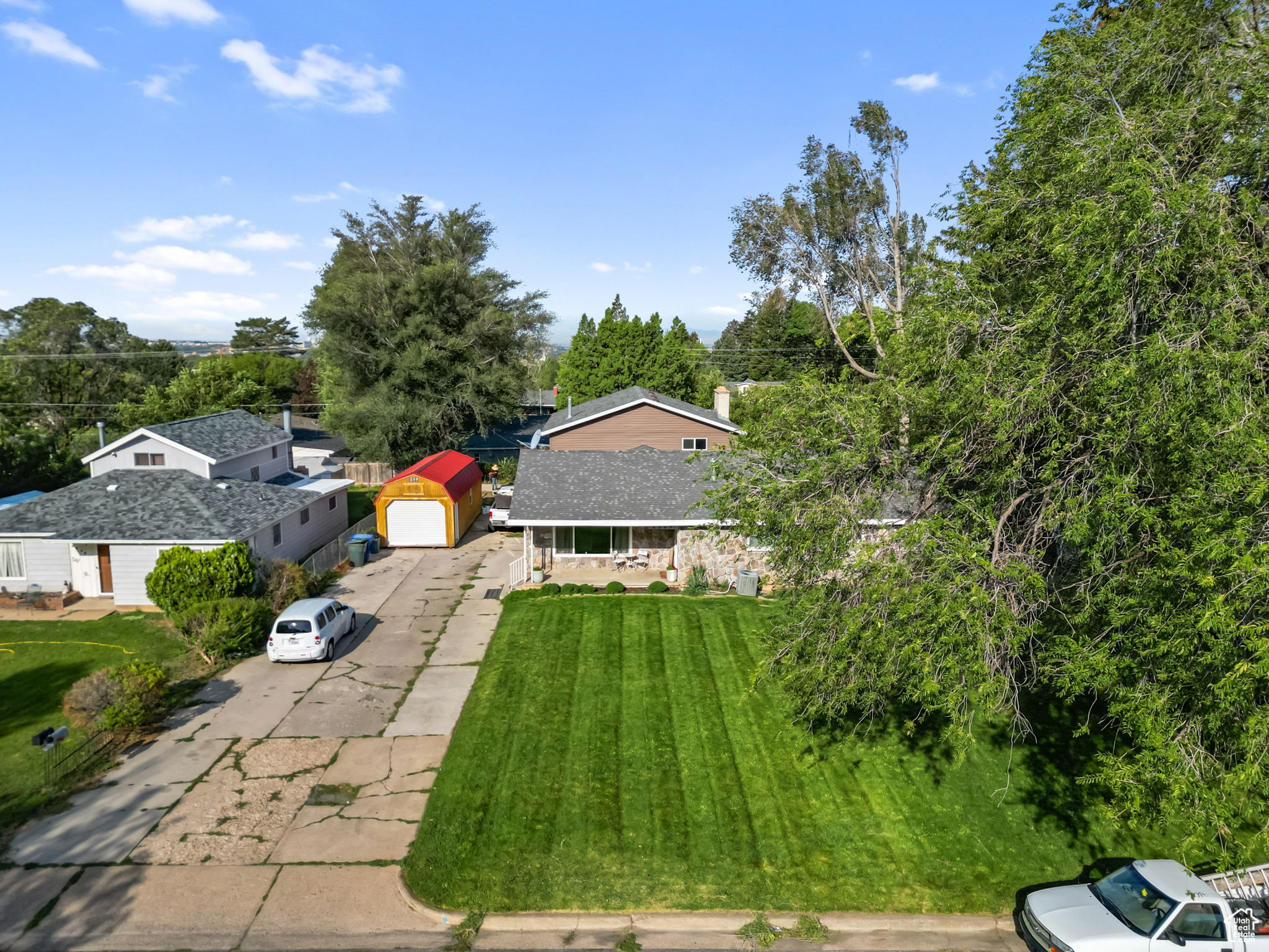 2065 ROBINS AVE