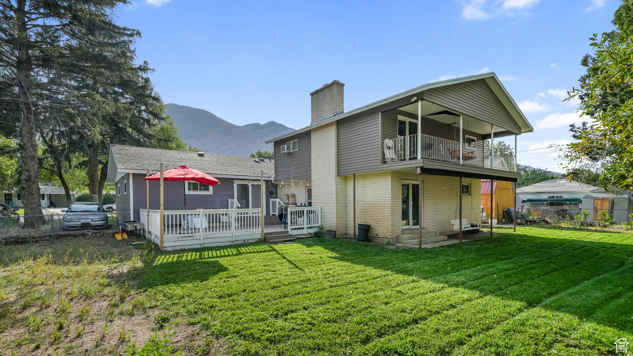 2065 ROBINS AVE