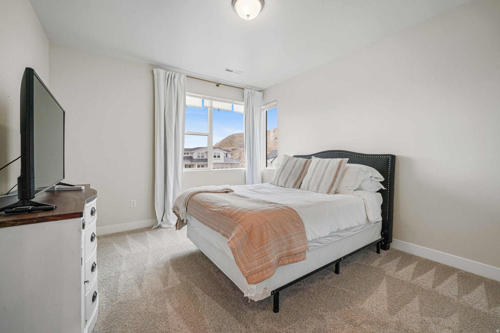 1802 W OAK CREEK CIR