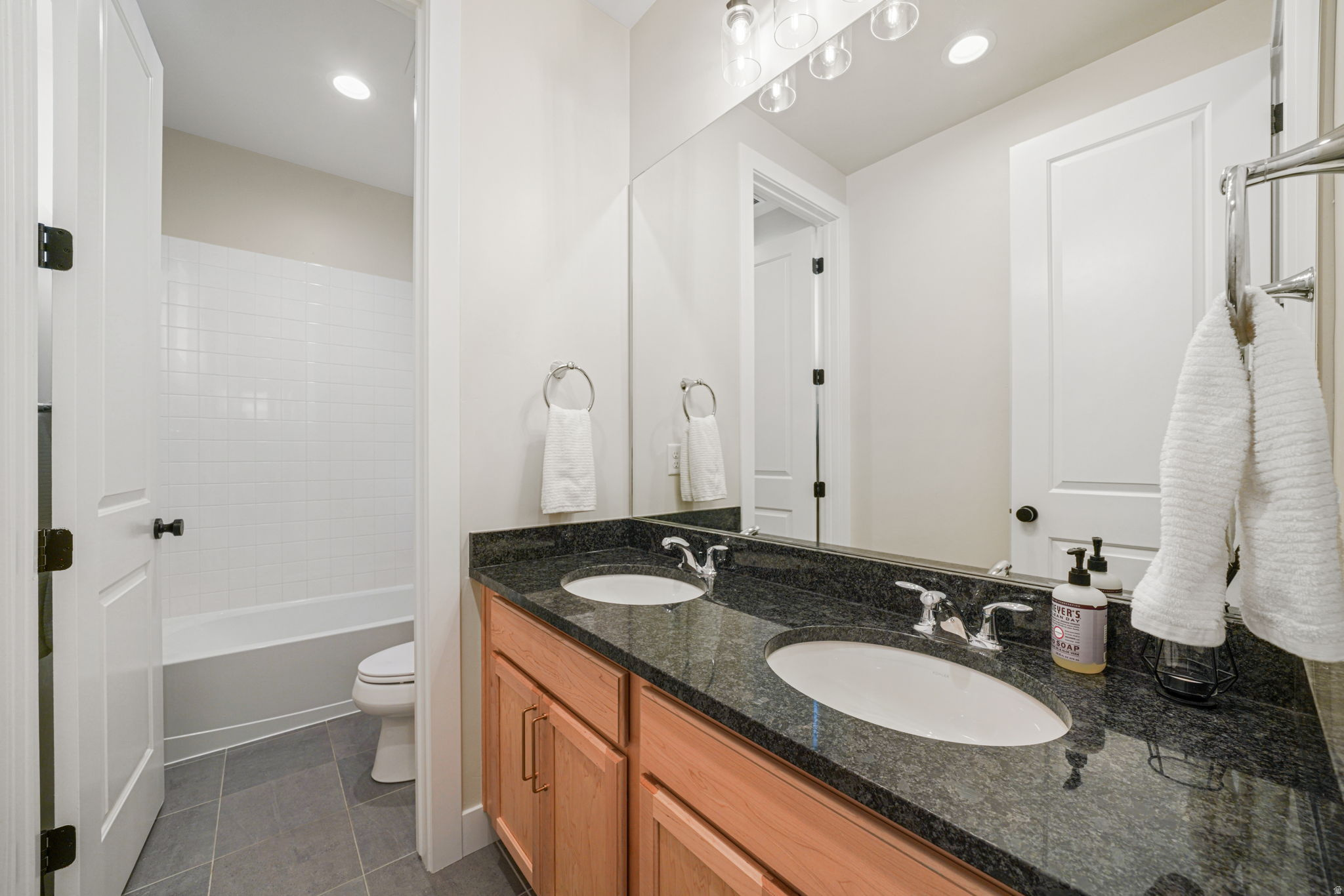 1802 W OAK CREEK CIR