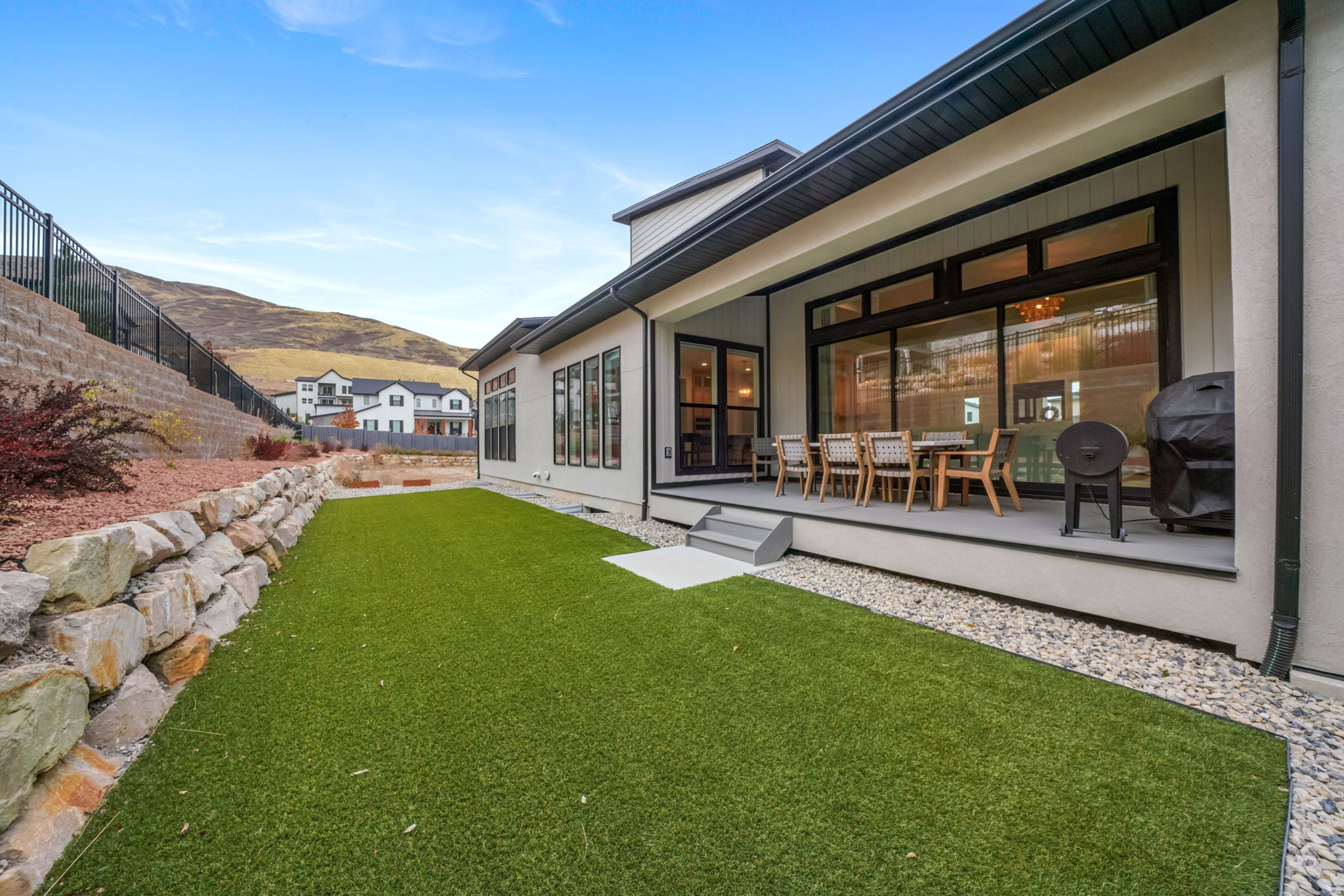 1802 W OAK CREEK CIR