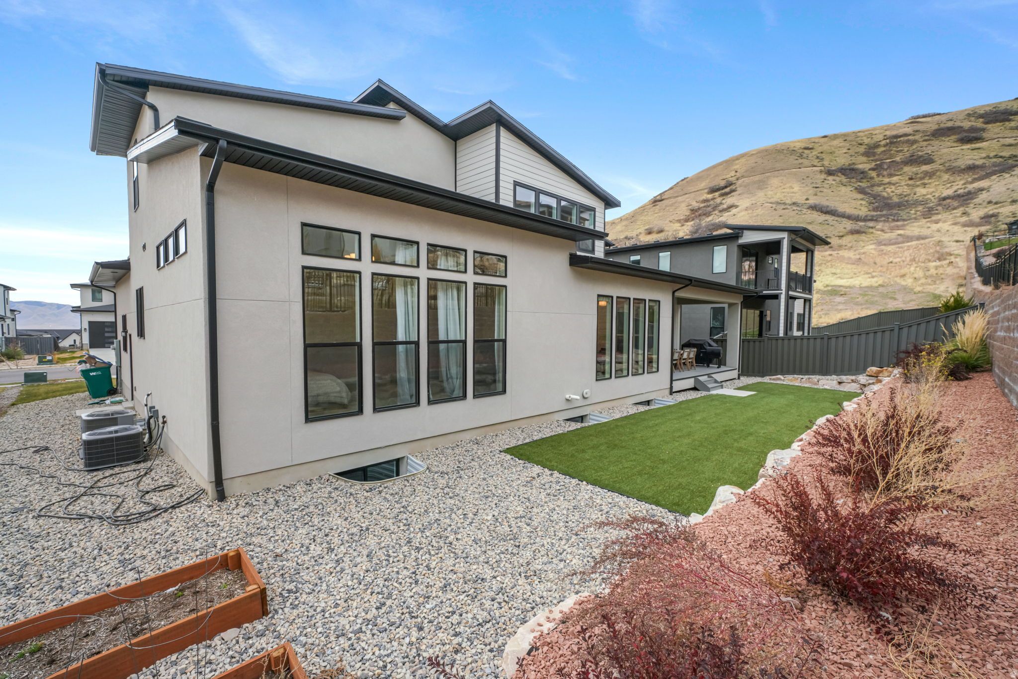 1802 W OAK CREEK CIR