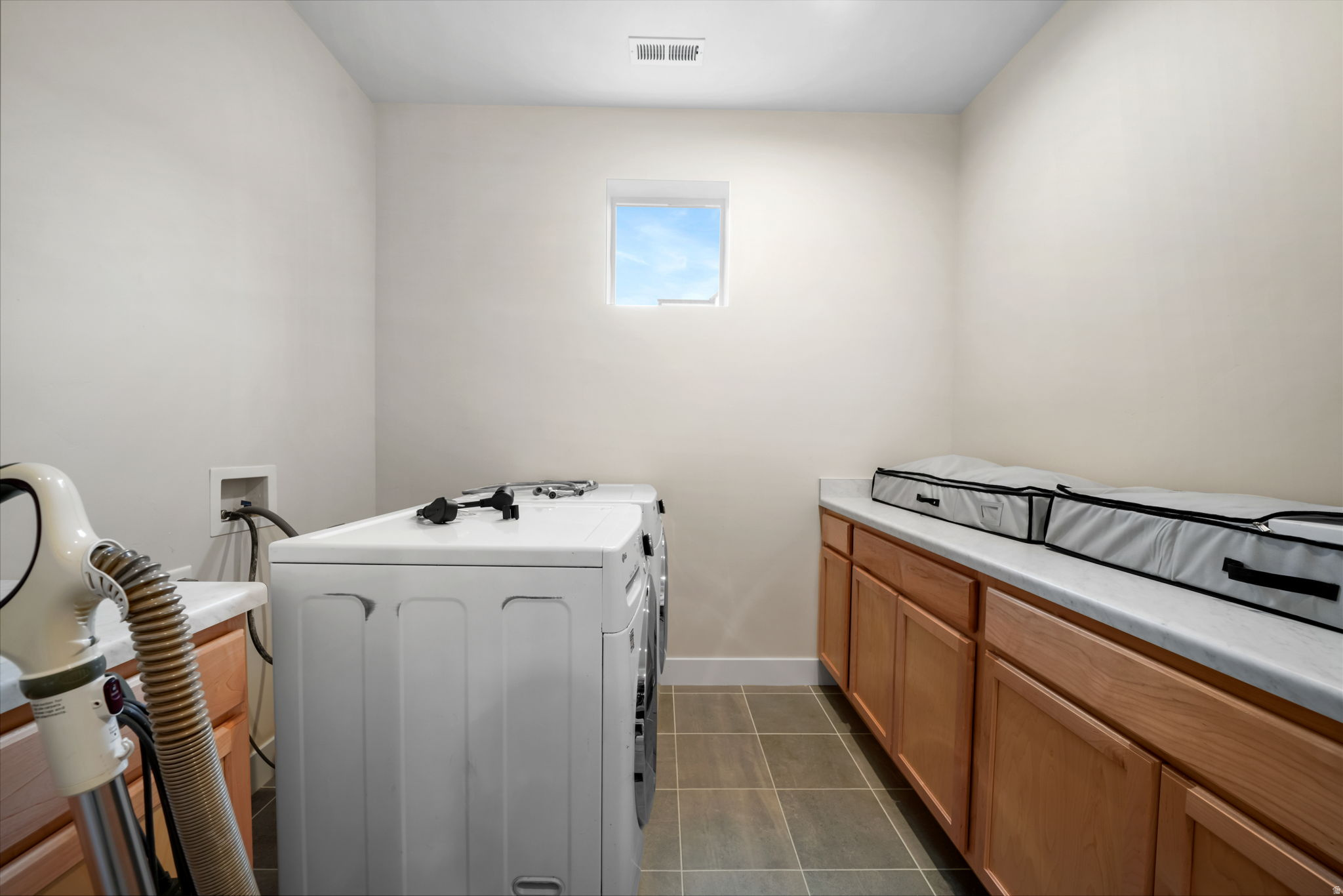 1802 W OAK CREEK CIR