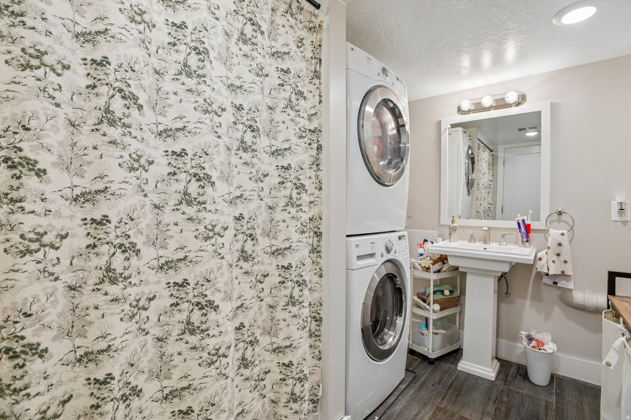 355 E 400 N