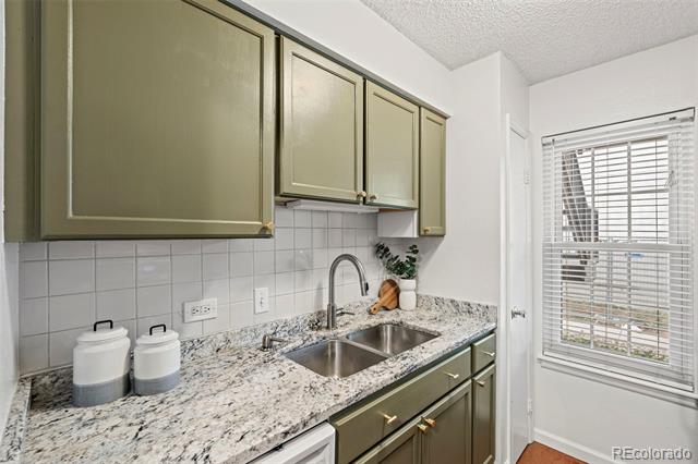 2301 E Fremont Avenue Unit: U01