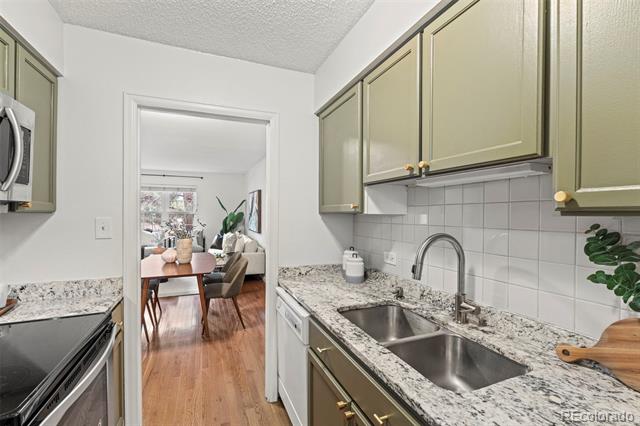 2301 E Fremont Avenue Unit: U01
