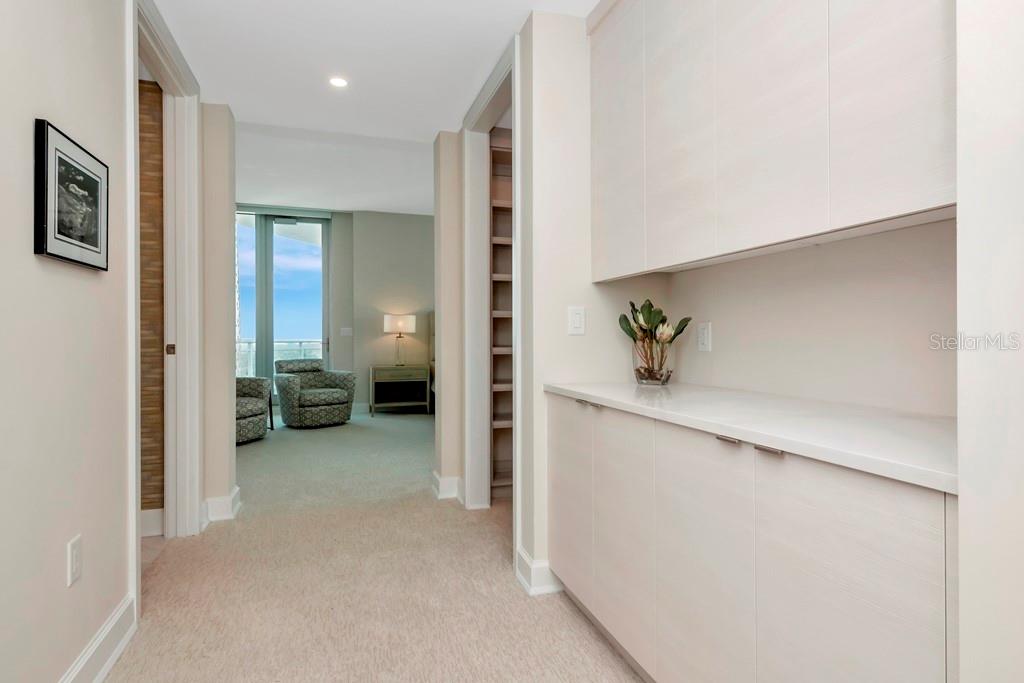3401 BAYSHORE BOULEVARD Unit: 2102