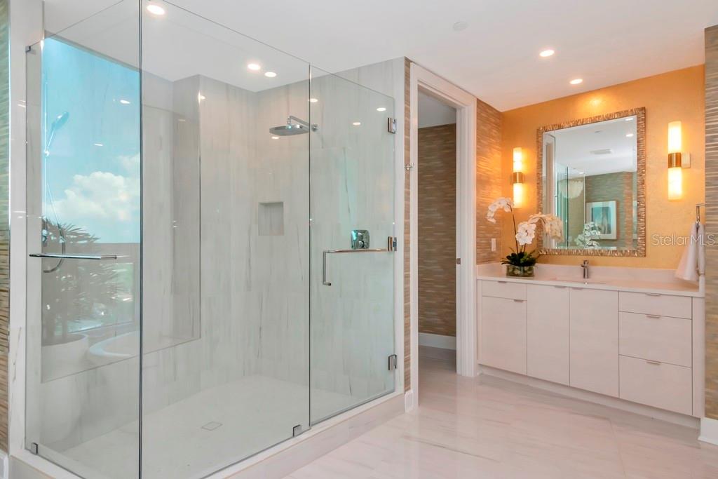 3401 BAYSHORE BOULEVARD Unit: 2102