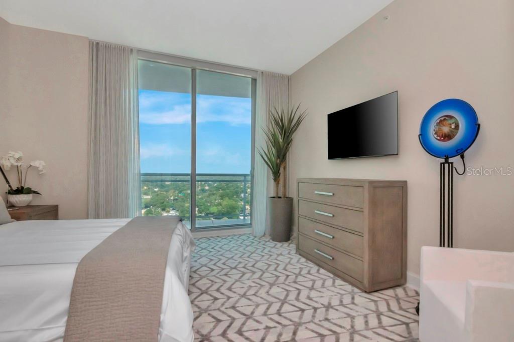 3401 BAYSHORE BOULEVARD Unit: 2102