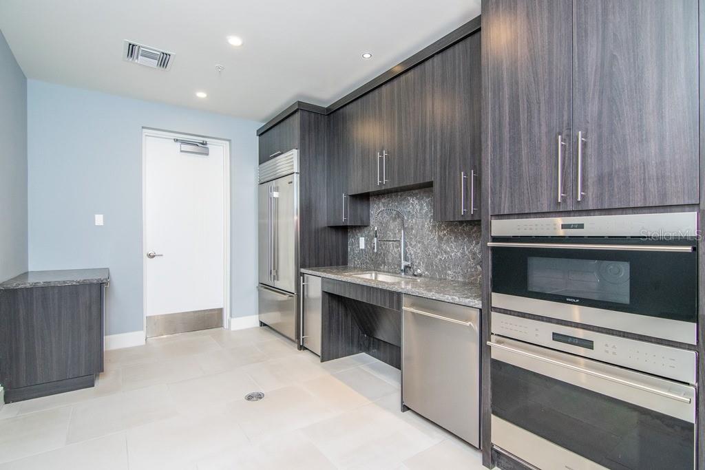 3401 BAYSHORE BOULEVARD Unit: 2102