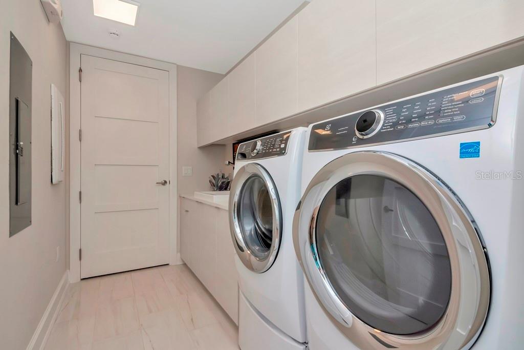 3401 BAYSHORE BOULEVARD Unit: 2102