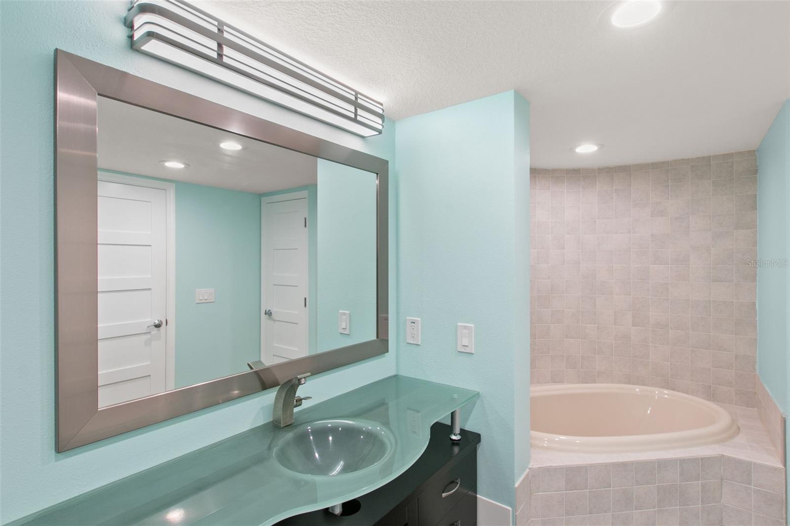 4141 BAYSHORE BLVD #1402