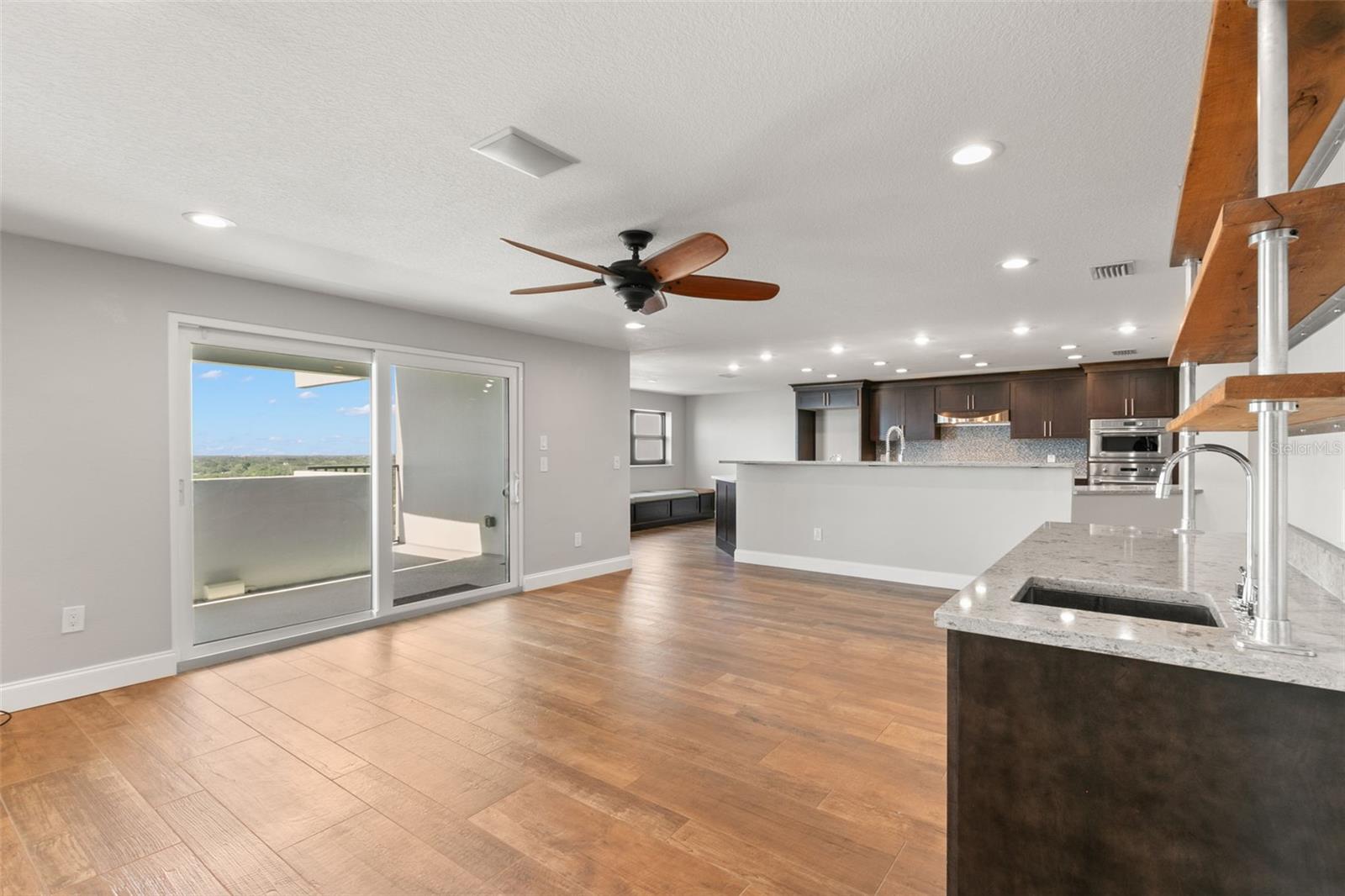 4141 BAYSHORE BLVD #1402
