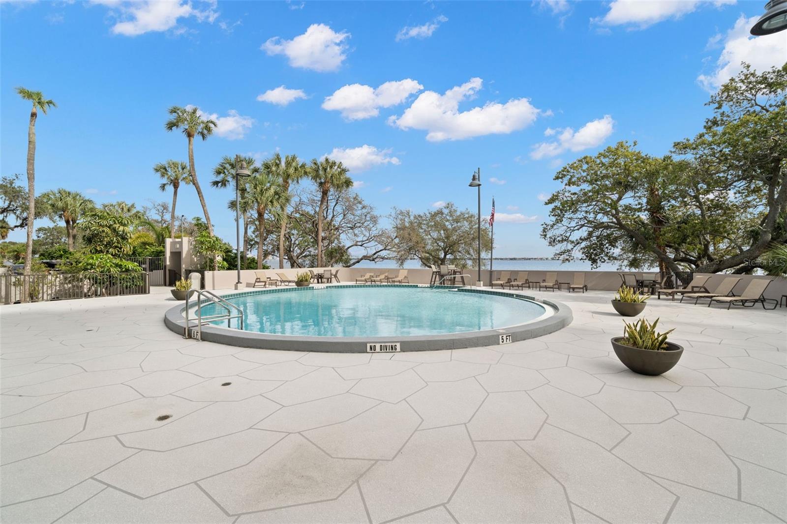 4141 BAYSHORE BLVD #1402