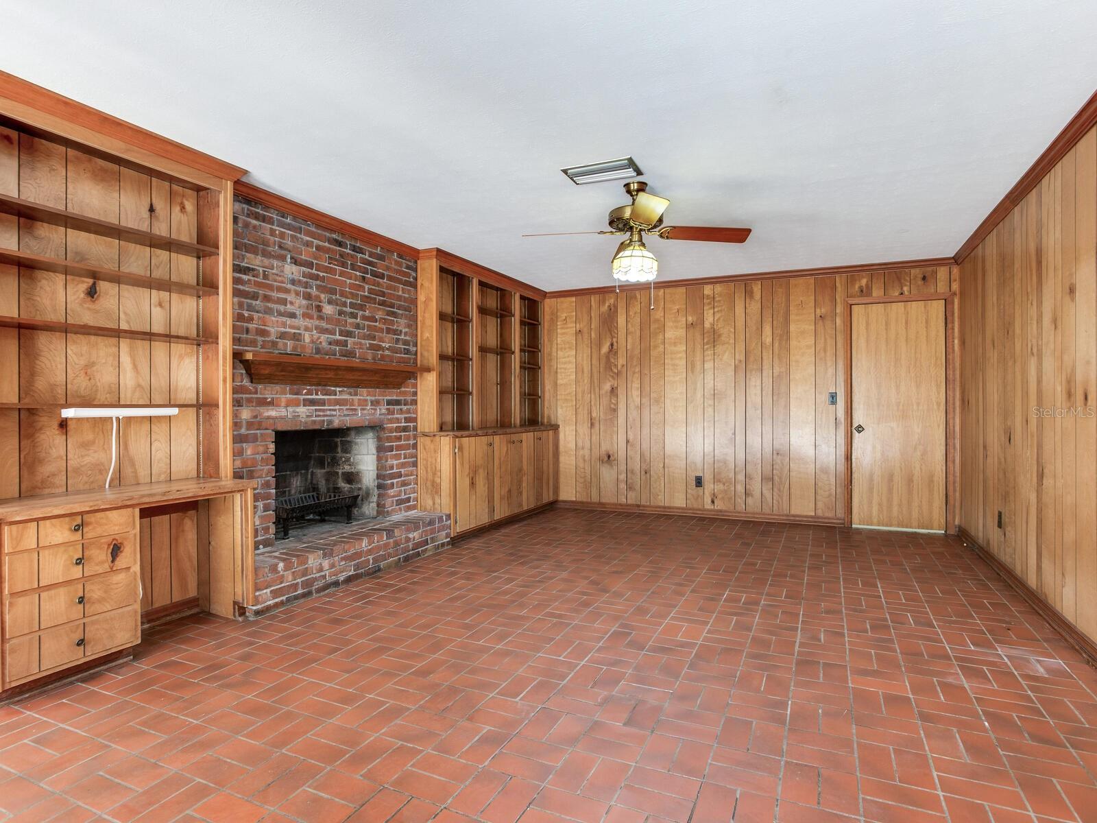 2902 W BAYSHORE CT