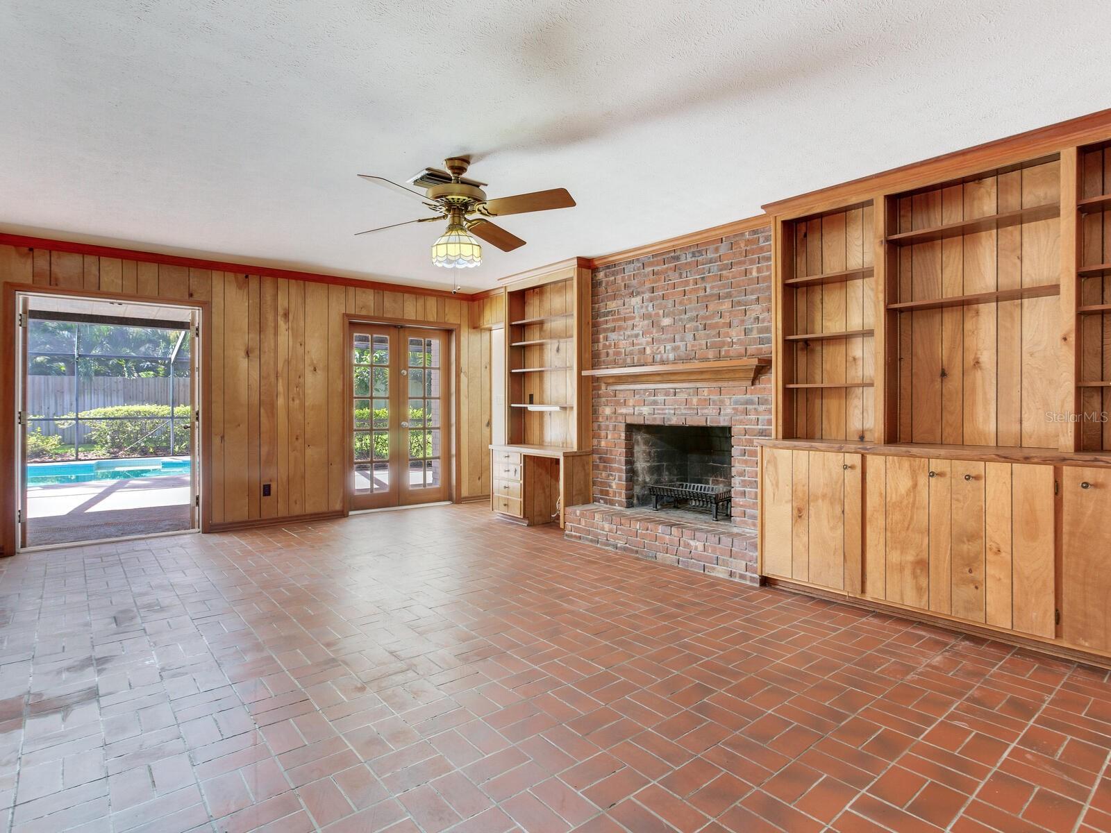 2902 W BAYSHORE CT