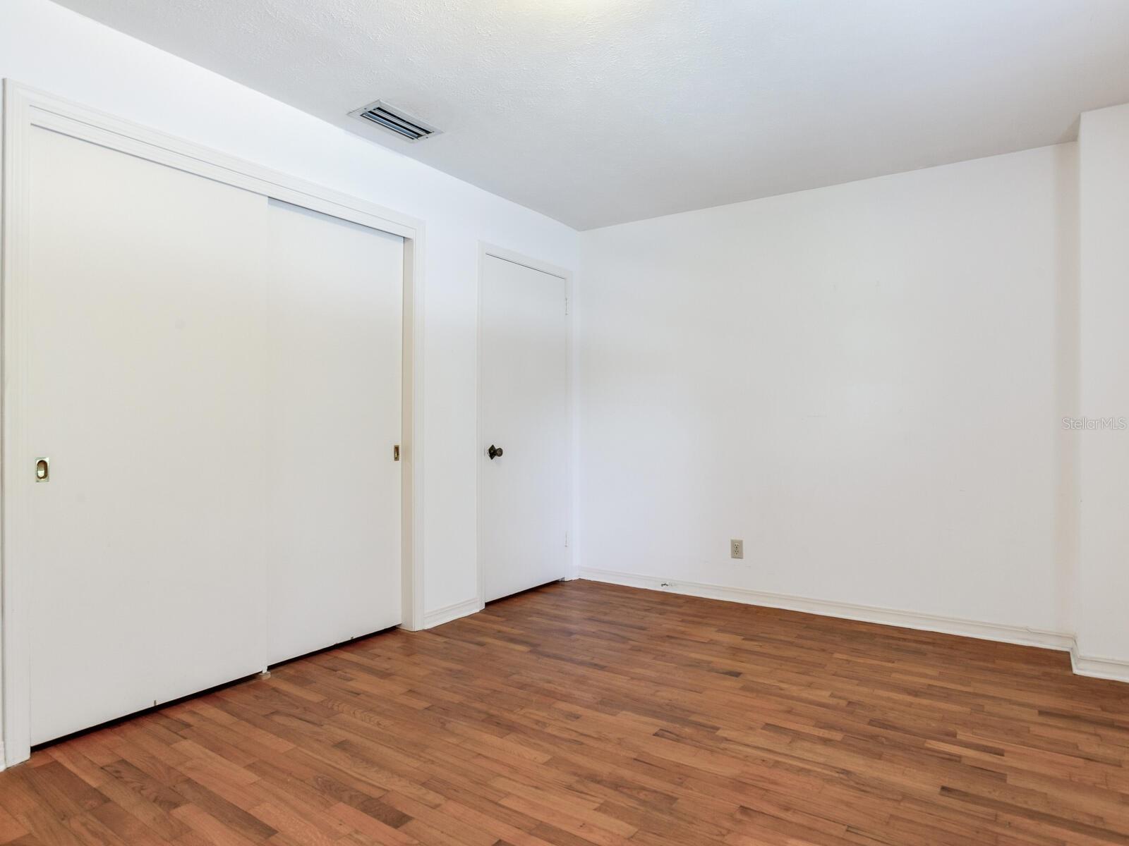 2902 W BAYSHORE CT