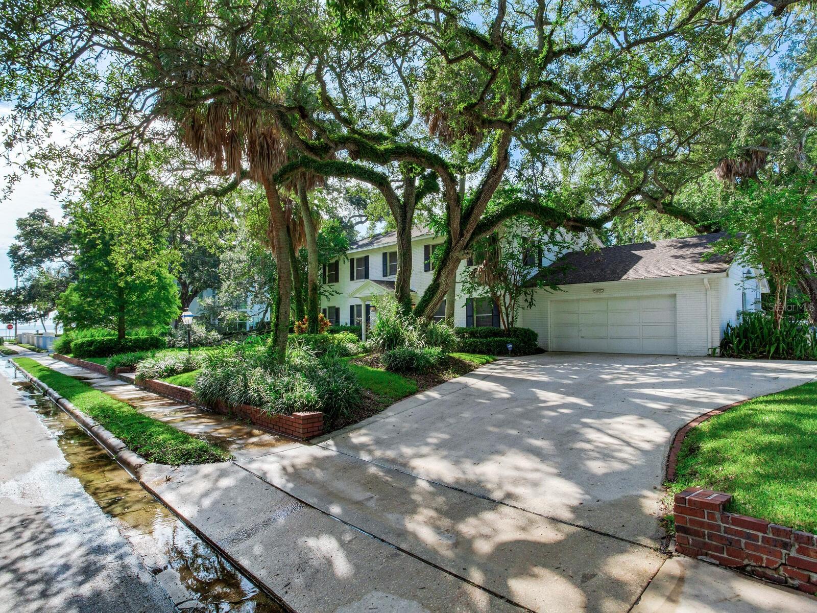 2902 W BAYSHORE CT