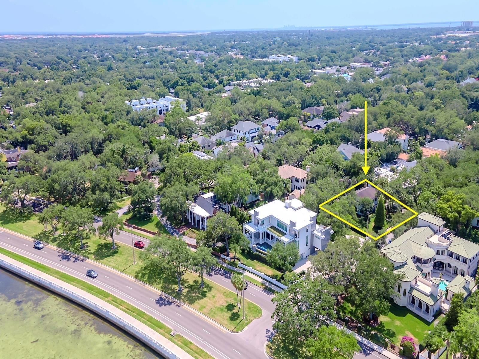 2902 W BAYSHORE CT