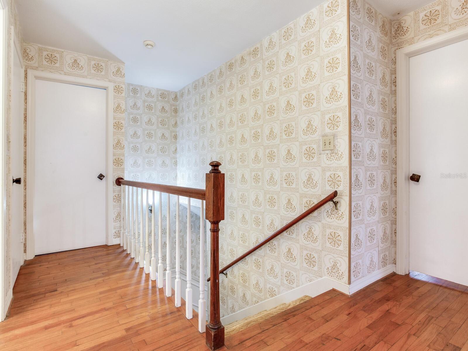 2902 W BAYSHORE CT