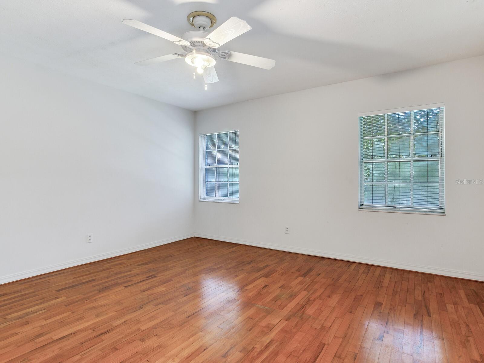 2902 W BAYSHORE CT