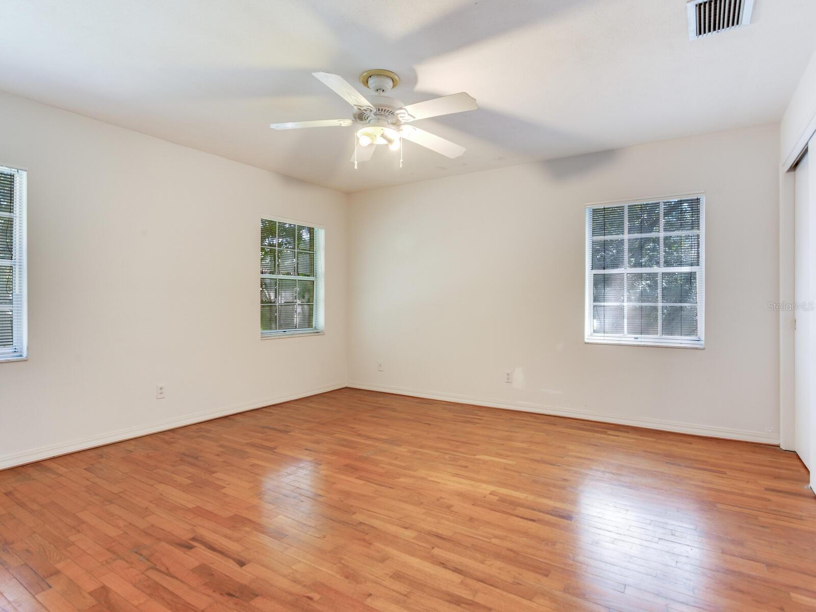 2902 W BAYSHORE CT