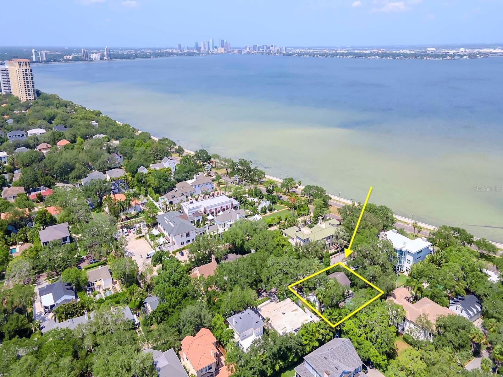 2902 W BAYSHORE CT