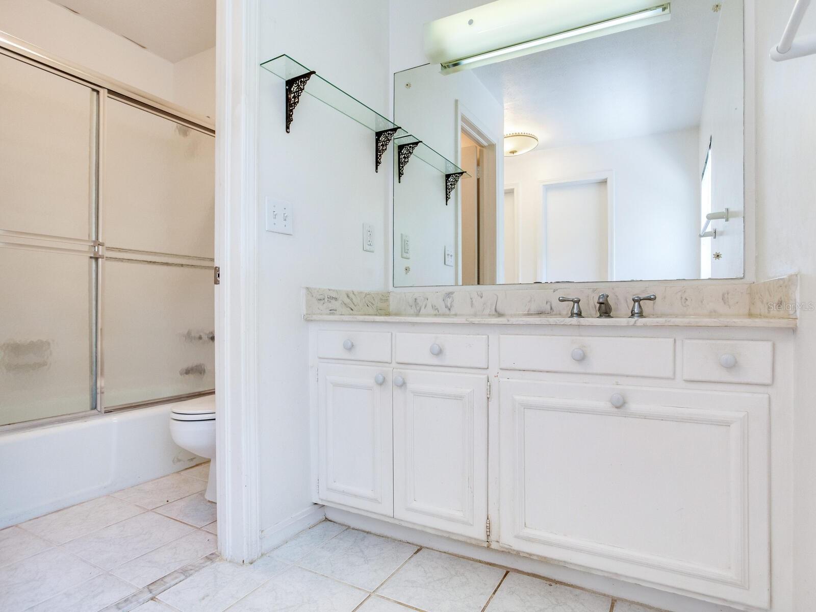 2902 W BAYSHORE CT
