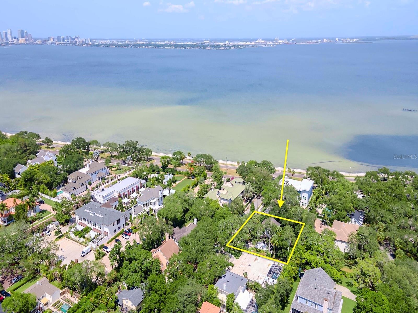 2902 W BAYSHORE CT