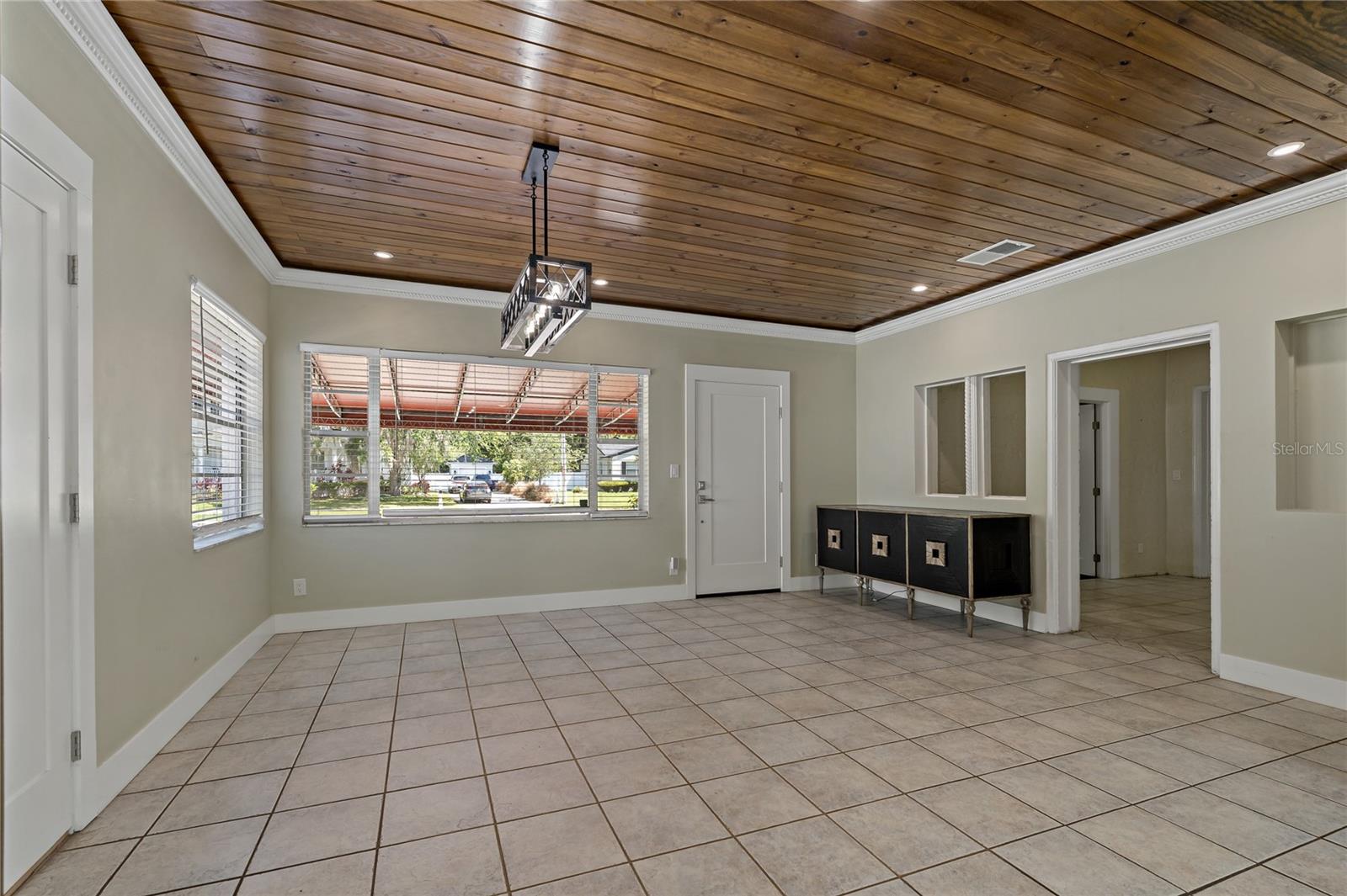 4614 W SUNSET BLVD