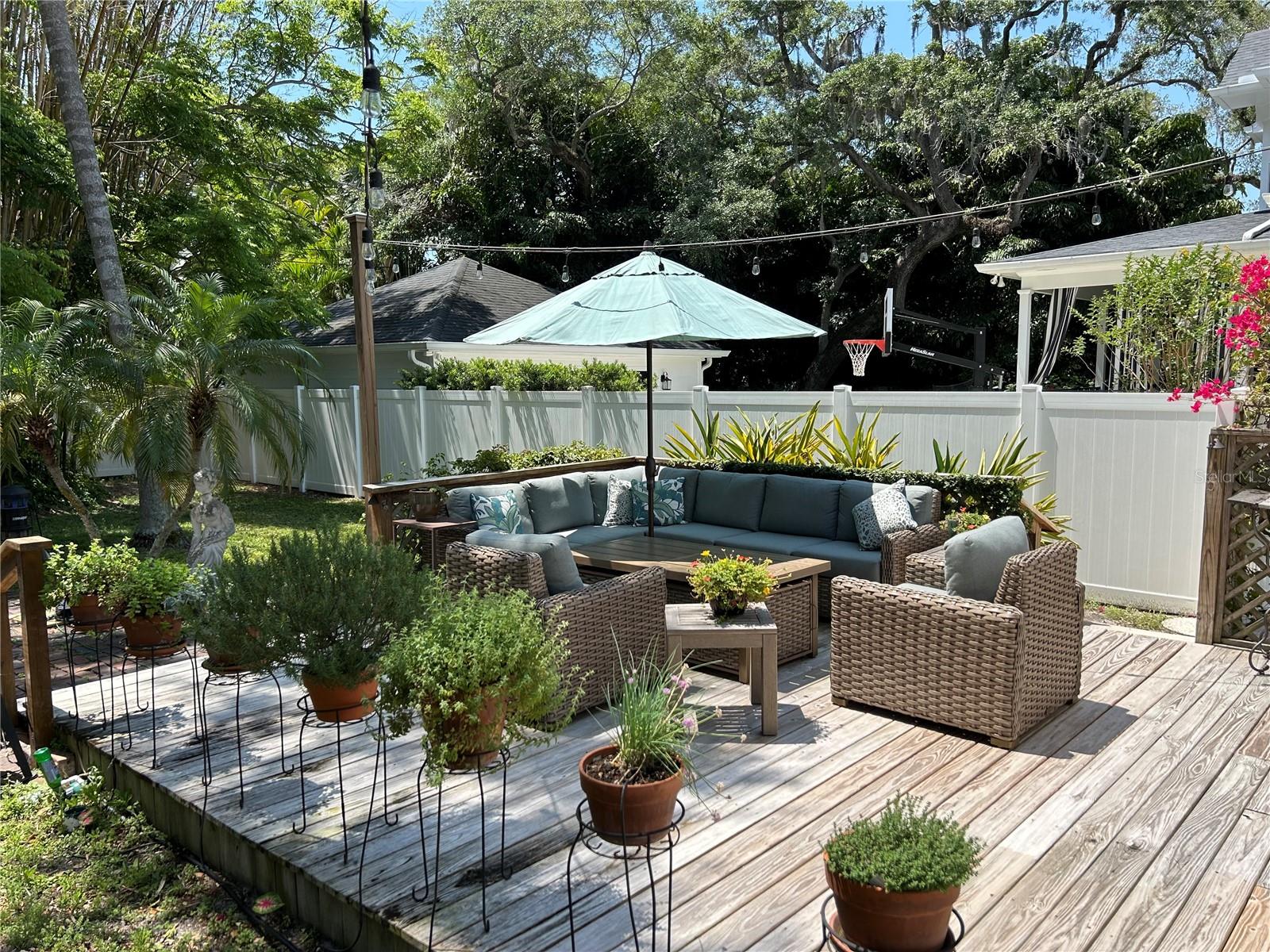 4614 W SUNSET BLVD