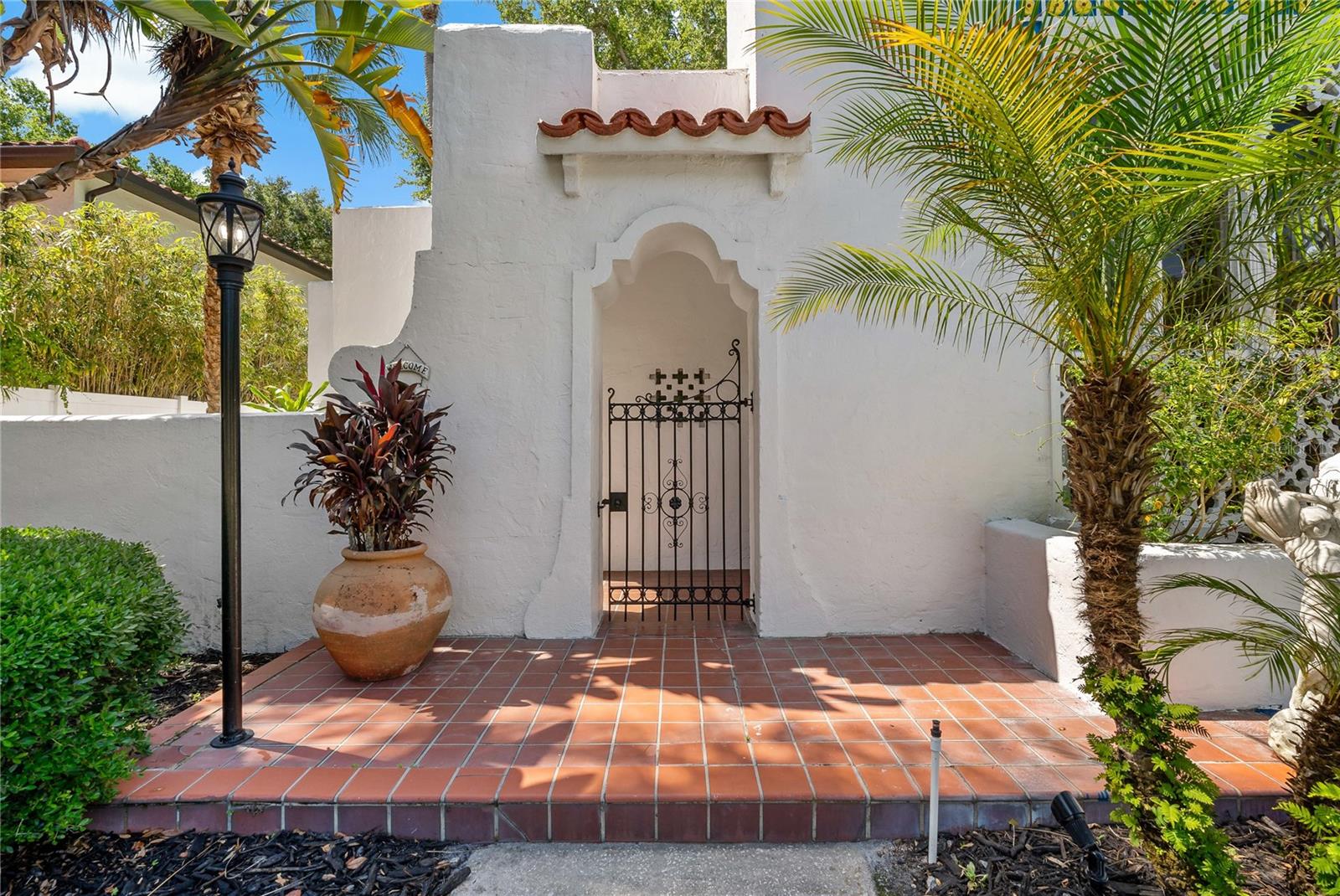4614 W SUNSET BLVD