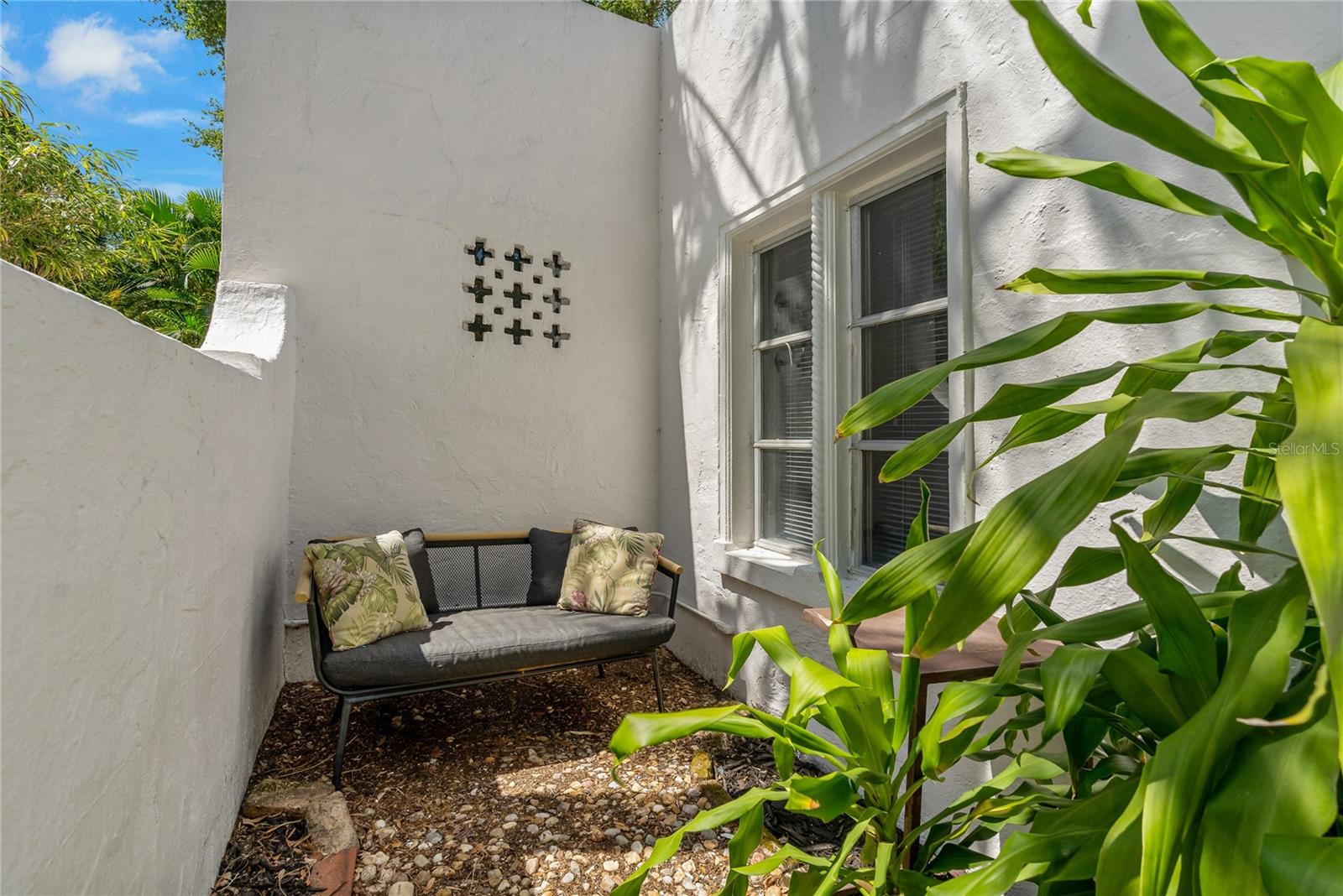 4614 W SUNSET BLVD