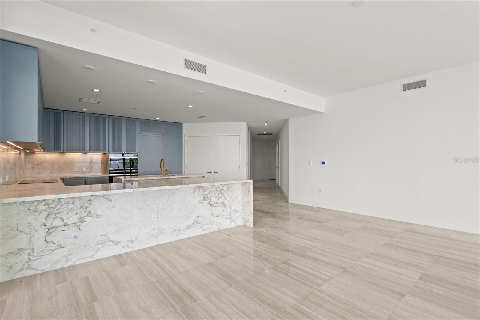 2912 W SANTIAGO ST #404
