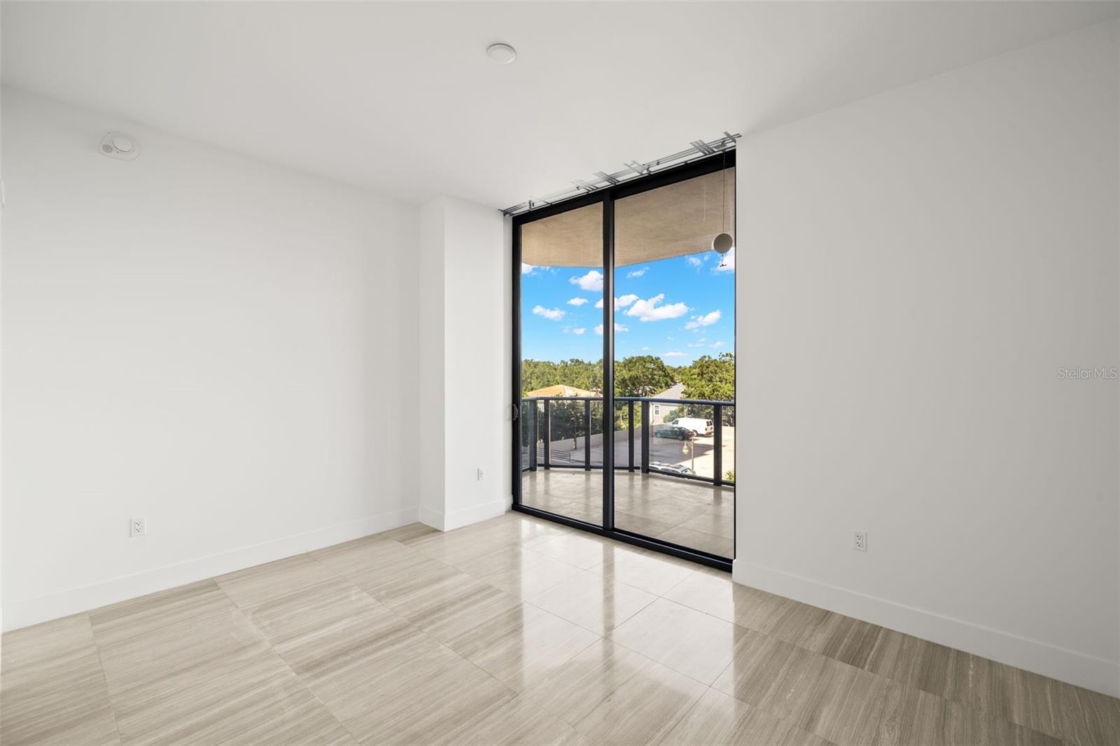 2912 W SANTIAGO ST #404