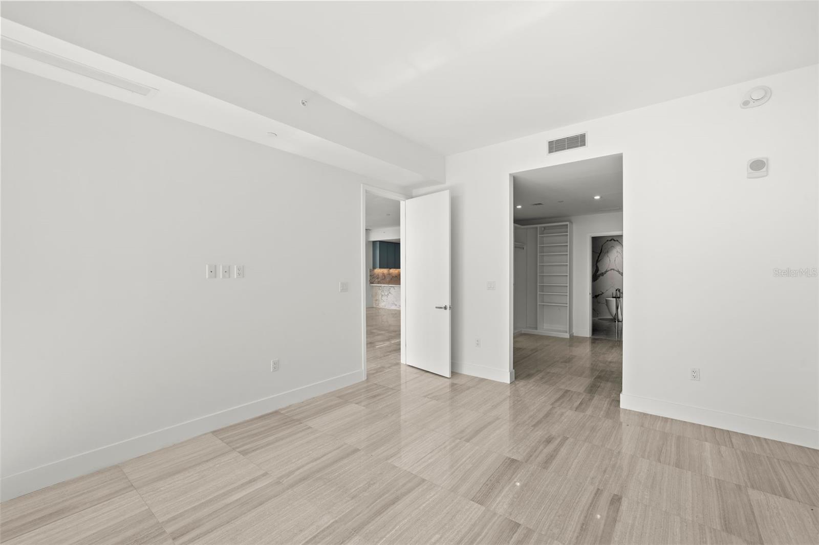 2912 W SANTIAGO ST #404