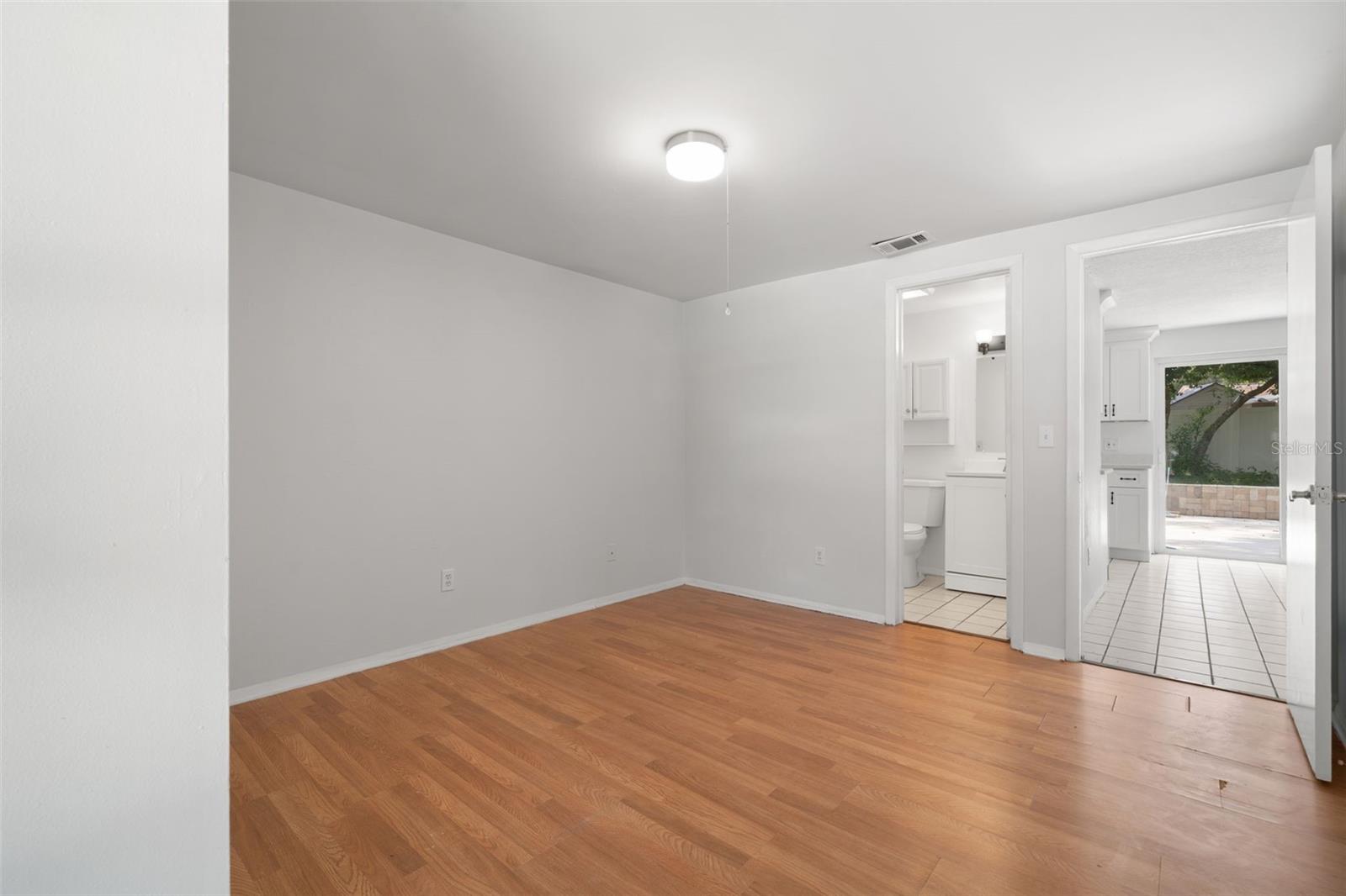 6512 AMUNDSON CT