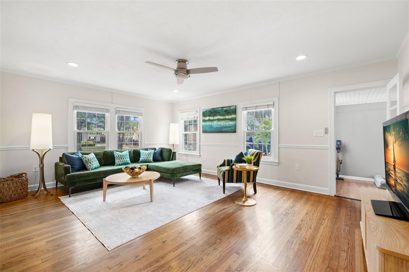 111 S LINCOLN AVE