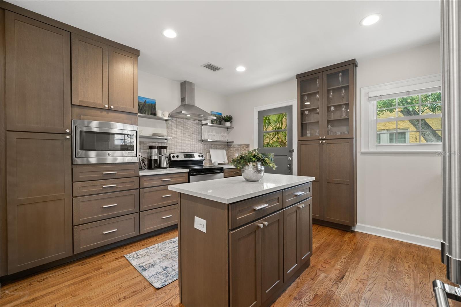 111 S LINCOLN AVE
