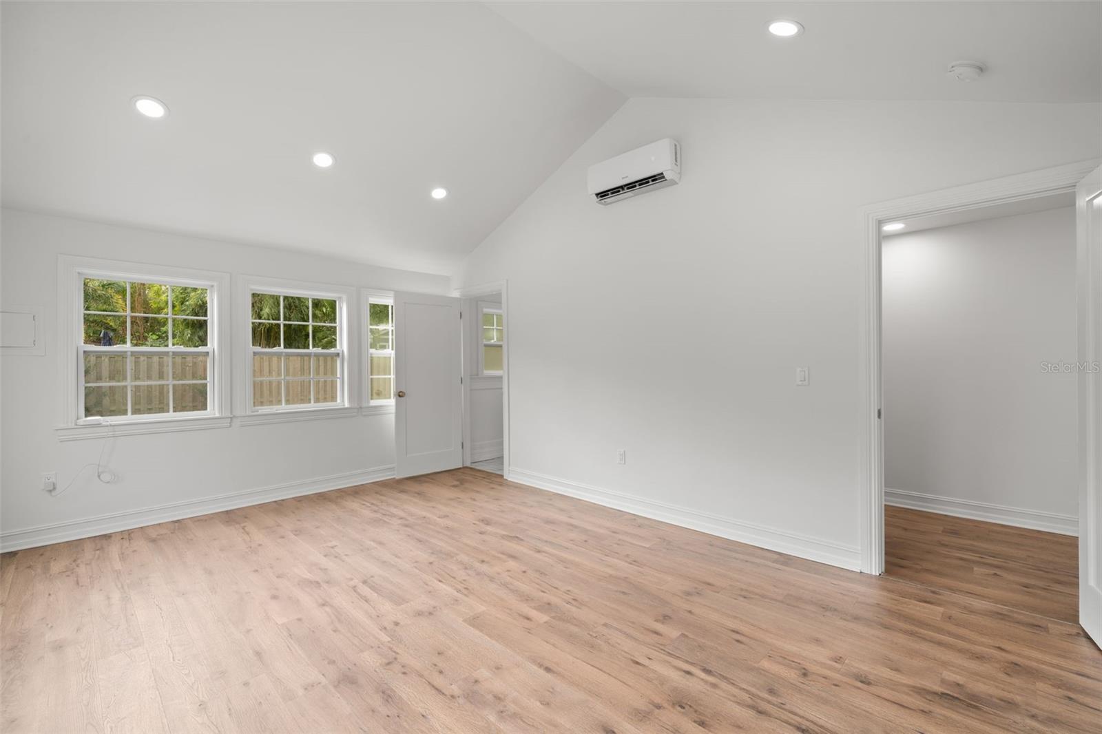 111 S LINCOLN AVE