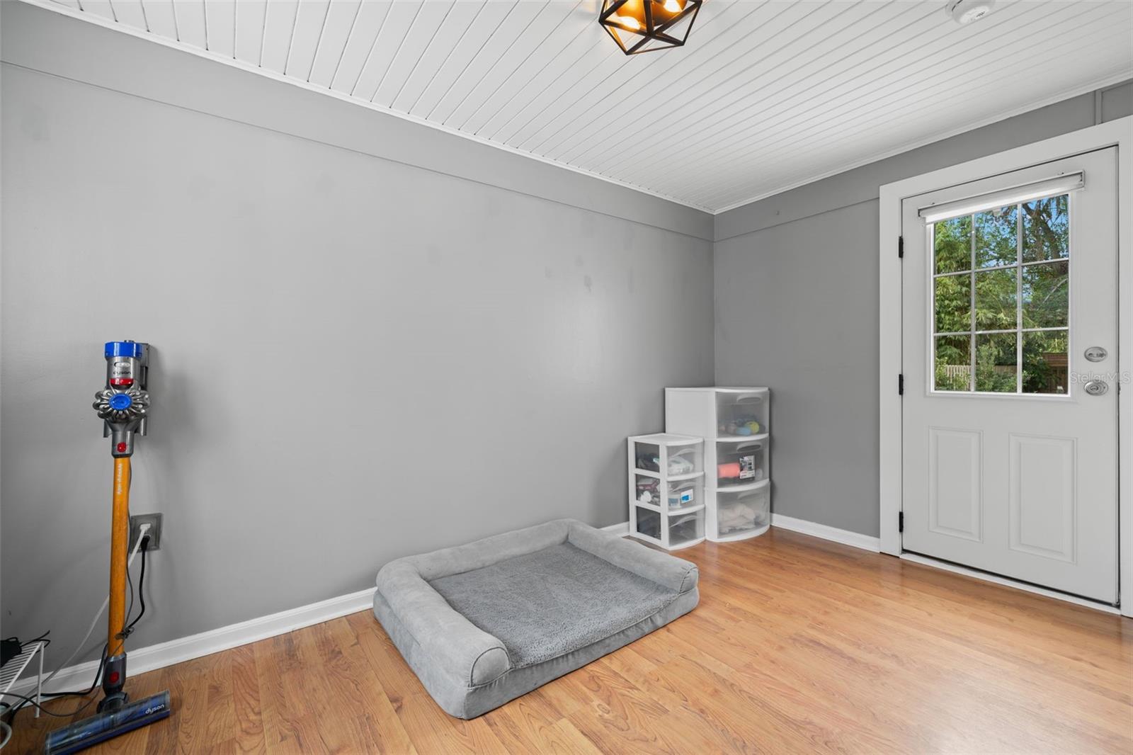 111 S LINCOLN AVE