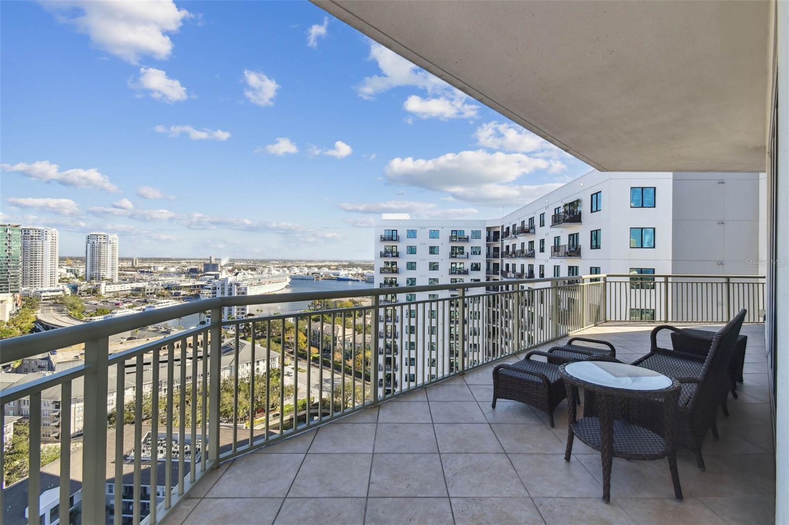 450 KNIGHTS RUN AVE #2001