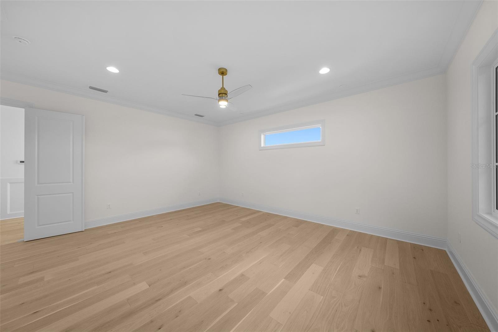 4005 W MULLEN AVE