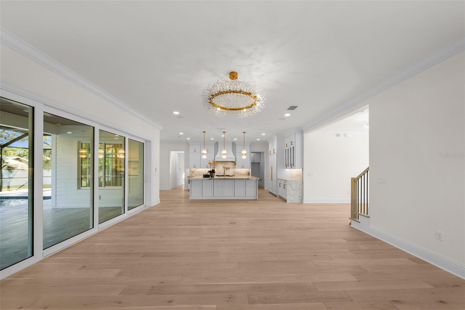 4005 W MULLEN AVE