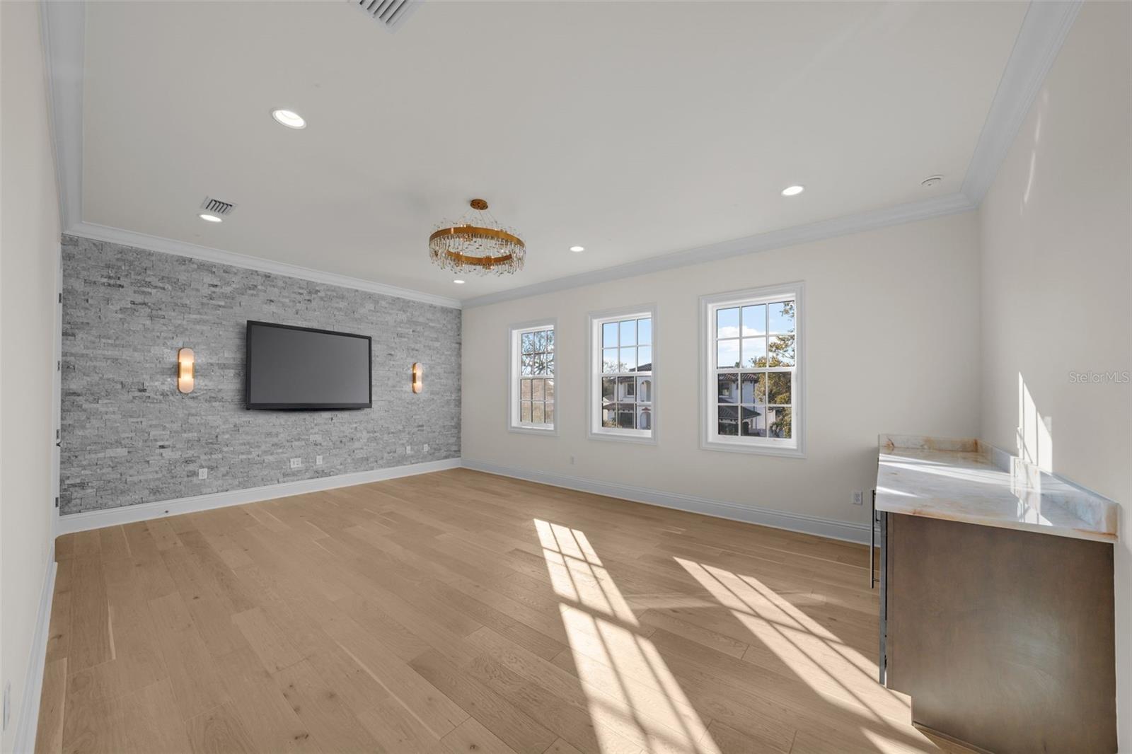 4005 W MULLEN AVE